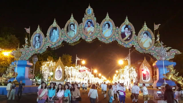 ชุดไทยสวยๆ งาน อุ่นไอรักฯ