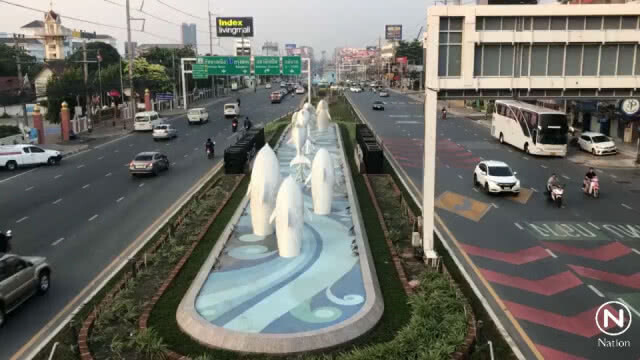 วัยรุ่นพ่นสเปรย์บนโลมา แยกพัทยากลาง ทำลายภาพลักษณ์