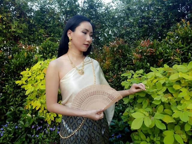 ชุดไทยสวยๆ งาน อุ่นไอรักฯ