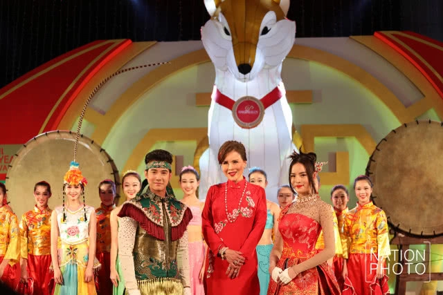 "ทูลกระหม่อมฯ" ทรงตีกลองเปิดงาน "สยาม ดีไลท์ ไชนิส นิวเยียร์"