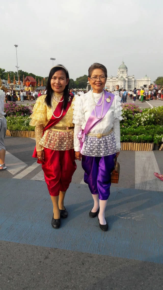 ชุดไทยสวยๆ งาน อุ่นไอรักฯ