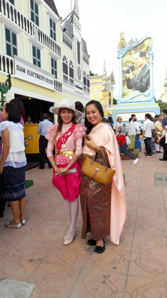 ชุดไทยสวยๆ งาน อุ่นไอรักฯ