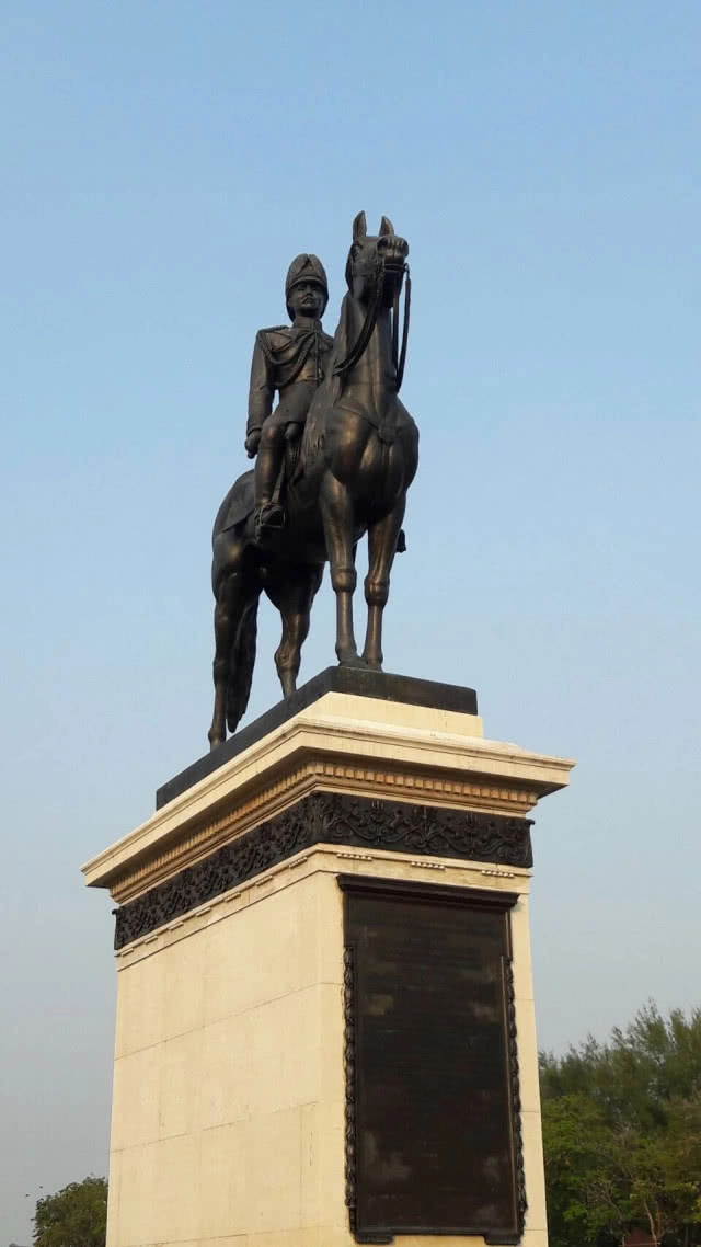 ชุดไทยสวยๆ งาน อุ่นไอรักฯ