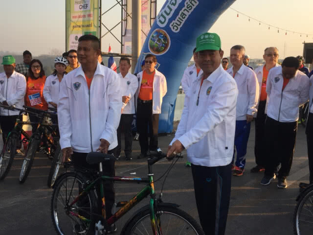 นทท.ไทย-พม่า ร่วมปั่นจักรยานข้ามประเทศ แม่สอด-เมียวดี