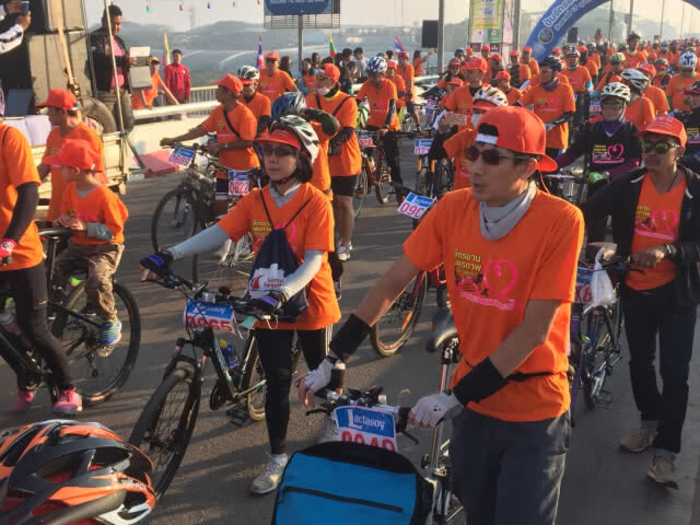 นทท.ไทย-พม่า ร่วมปั่นจักรยานข้ามประเทศ แม่สอด-เมียวดี