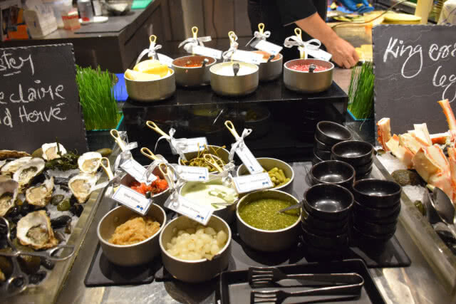 อร่อยปักหมุด :  บัฟเฟ่ต์มื้อค่ำวันเสาร์สุดชิค The Kitchen Table กับ W Dose Supper ณ W Hotel กรุงเทพฯ