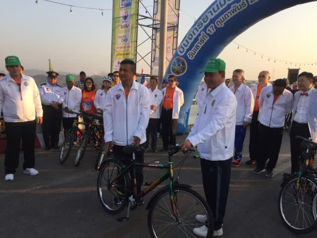 นทท.ไทย-พม่า ร่วมปั่นจักรยานข้ามประเทศ แม่สอด-เมียวดี