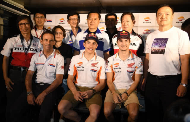 "มาร์ค มาร์เกซ" ฉลองวันเกิดร่วมกับแฟนๆ ชาวไทย