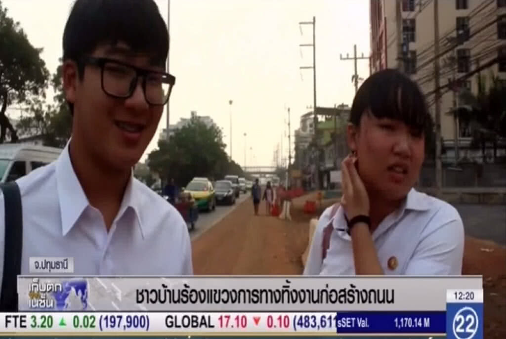 ชาวบ้าน ร้องแขวงการทางทิ้งงาน ทำฝุ่นเข้าบ้าน ชาวบ้าน ร้องแขวงการทางทิ้งงาน ทำฝุ่นเข้าบ้าน