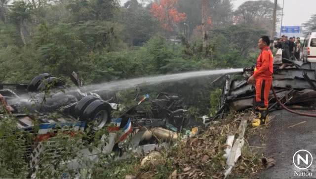 รถโดยสารสายขอนแก่น-เมืองเลยพลิกคว่ำ! เสียชีวิต1ราย