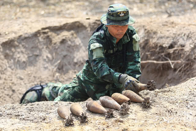 (ภาพชุด) ฝึกปฏิบัติการทำลายทุ่นระเบิดที่เก็บกู้สำเร็จ คอบร้าโกลด์ 2018