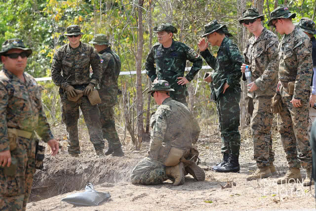(ภาพชุด) ฝึกปฏิบัติการทำลายทุ่นระเบิดที่เก็บกู้สำเร็จ คอบร้าโกลด์ 2018