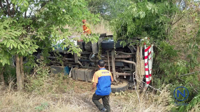 รถแก๊สพลิกคว่ำ
ผู้ว่าฯ ผ่านไปประสบเหตุ
สั่งเร่งขนย้าย
หวั่นเกิดโศกนาฏกรรมซ้ำซ้อน