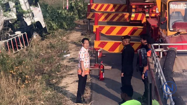 รถแก๊สพลิกคว่ำ
ผู้ว่าฯ ผ่านไปประสบเหตุ
สั่งเร่งขนย้าย
หวั่นเกิดโศกนาฏกรรมซ้ำซ้อน