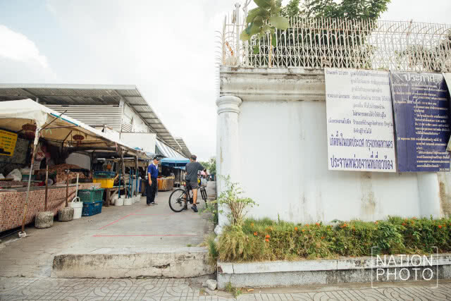 ตลาดเปิ้ลมาร์เก็ตเช้านี้ ยังคงมีผู้มาจับจ่ายใช้สอยตามปกติ(ภาพชุด)
