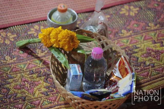 "การตักบาตรข้าวเหนียว" กิจกรรมไม่ควรพลาดยามเช้าที่เชียงคาน