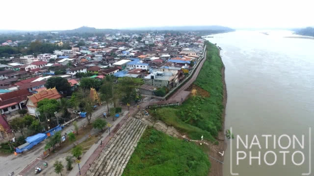 "การตักบาตรข้าวเหนียว" กิจกรรมไม่ควรพลาดยามเช้าที่เชียงคาน