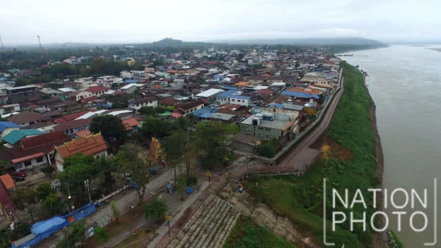 "การตักบาตรข้าวเหนียว" กิจกรรมไม่ควรพลาดยามเช้าที่เชียงคาน