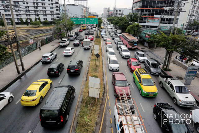 การจราจรติดขัดบนถนนลาดพร้าว เช้าวันนี้