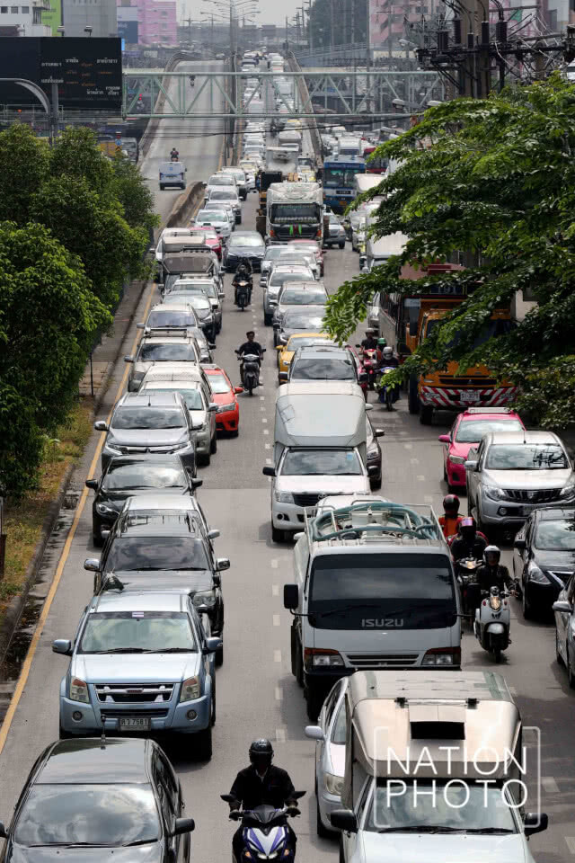 การจราจรติดขัดบนถนนลาดพร้าว เช้าวันนี้
