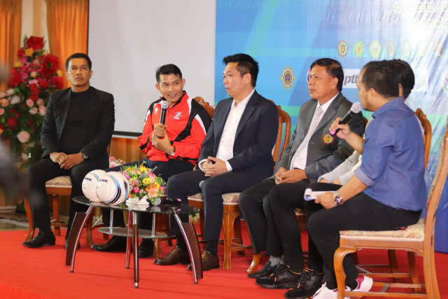 16 สถาบันฟาดแข้งฟุตซอลยูลีก