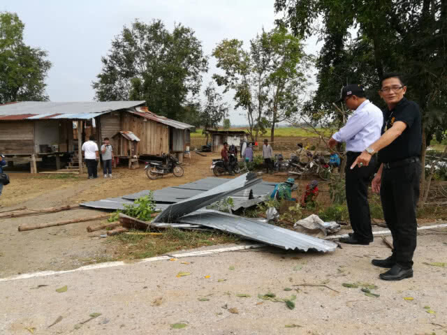 บางระกำอ่วม!! พายุพัดบ้านเสียหาย 50 หลัง
