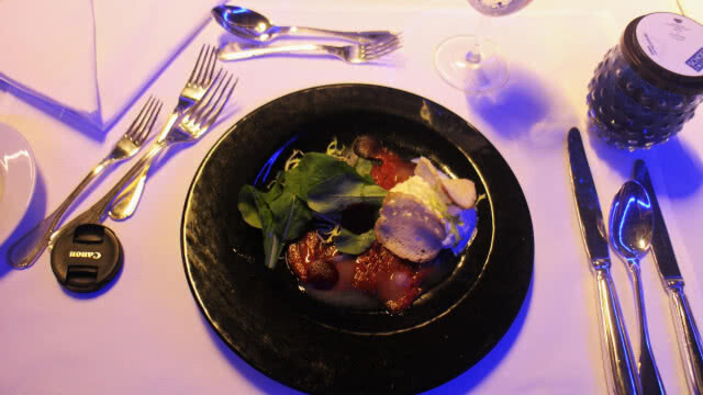U can eat Meet กับปูน :: ทานอาหารหรูลอยฟ้าใจกลางเมือง Dinner in the sky