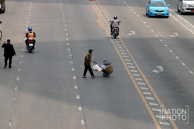 การใช้รถของคน กทม. ท่ามกลางฝุ่นละอองเกินเกณฑ์มาตรฐาน