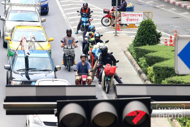 การใช้รถของคน กทม. ท่ามกลางฝุ่นละอองเกินเกณฑ์มาตรฐาน