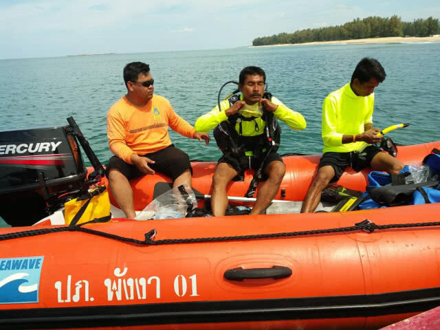 สลด นทท.จีนลงเล่นน้ำทะเลหน้าโรงแรมตอนค่ำ ตาย 2 เจ็บ 2 สูญหาย 1