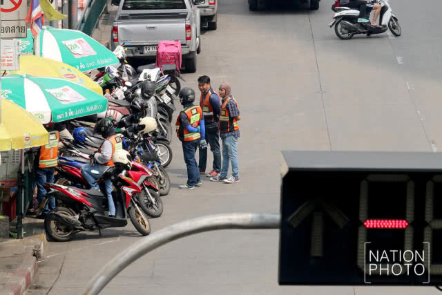 การใช้รถของคน กทม. ท่ามกลางฝุ่นละอองเกินเกณฑ์มาตรฐาน