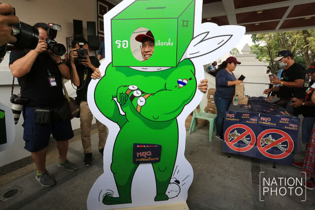 "ปากปราศรัย น้ำใจเชือดเผด็จการ 3-2-1 ถึงเวลาเปลี่ยน"