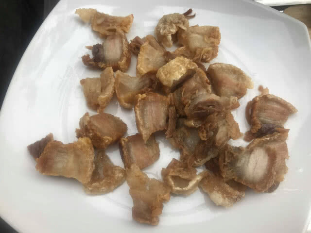 ครัวน้าคม : หมี่ผัดซอสแซ่บแซ่บหมูกรอบ เมนูดัดแปลงของไหว้ตรุษจีน