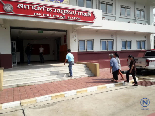 ยายบุญมากฯ แจ้งความแล้ว 
เอาผิดคนขุดดินในนาข้าว  
ตำรวจ สภ.ปากพลี รับปาก 3 วันรู้เรื่อง