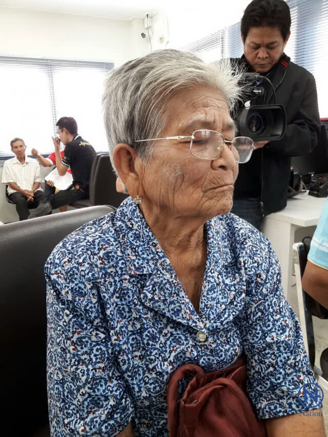 ยายบุญมากฯ แจ้งความแล้ว 
เอาผิดคนขุดดินในนาข้าว  
ตำรวจ สภ.ปากพลี รับปาก 3 วันรู้เรื่อง