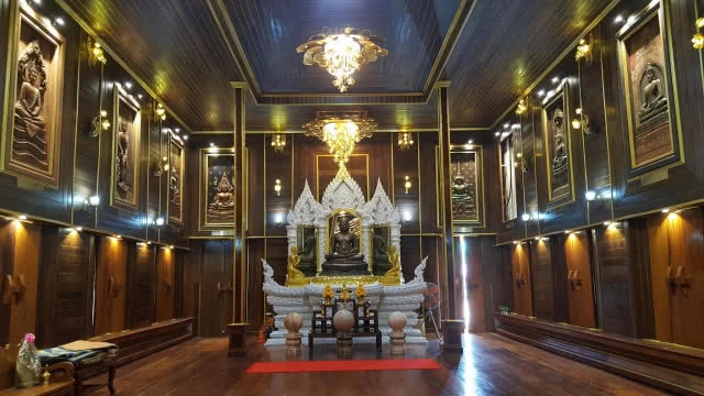 ตระการตา! แกะสลักพระพุทธรูป ตกแต่งด้วยกะลามะพร้าว กลางอุโบสถวัดนาโปร่ง