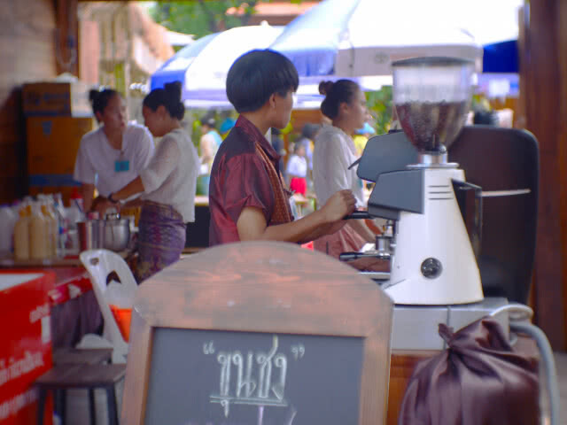 ความงดงามของความเป็นไทย ไปกับงาน "อุ่นไอรัก คลายความหนาว"