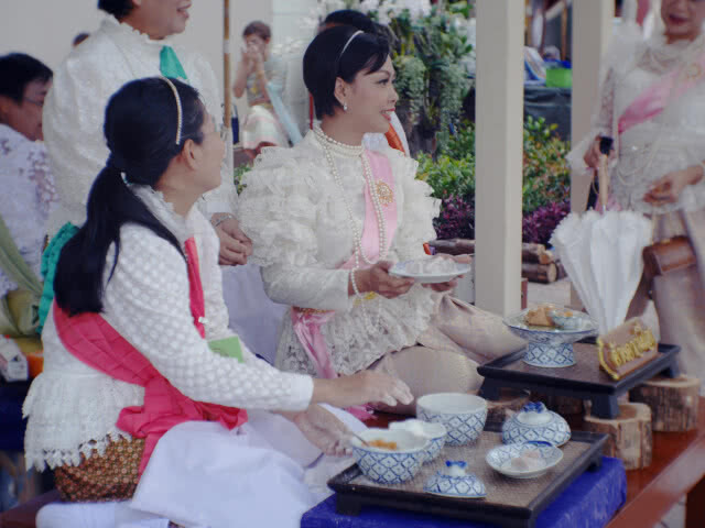 ความงดงามของความเป็นไทย ไปกับงาน "อุ่นไอรัก คลายความหนาว"