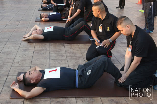 ผบ.ทบ. นำกำลังพล ทดสอบร่างกายนัดแรก ปี 61