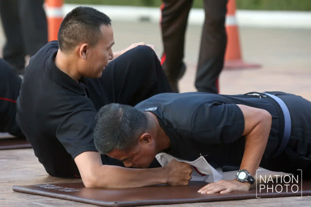 ผบ.ทบ. นำกำลังพล ทดสอบร่างกายนัดแรก ปี 61