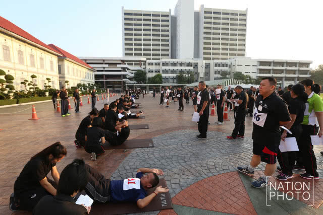 ผบ.ทบ. นำกำลังพล ทดสอบร่างกายนัดแรก ปี 61