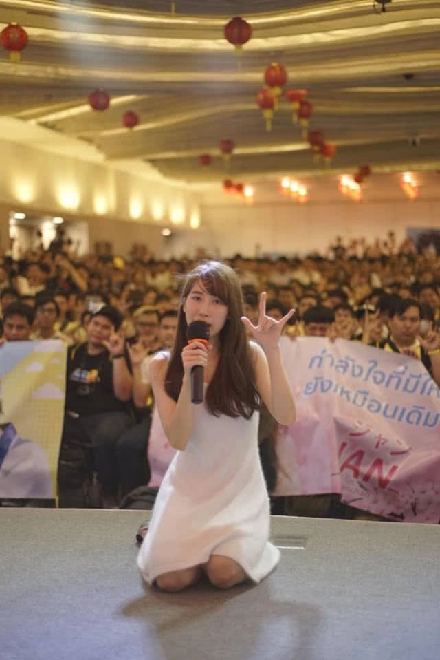 แฟนคลับ ทำซึ้ง!! จัดงานอำลา "แจน BNK48"