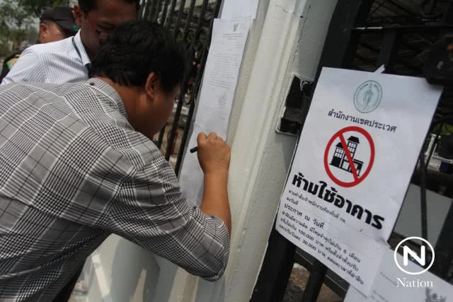 สำนักงานเขตประเวศ ติดหมายคำสั่ง ระงับก่อสร้าง ดัดแปลง 5 ตลาดใกล้บ้านป้าทุบรถ