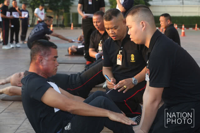 ผบ.ทบ. นำกำลังพล ทดสอบร่างกายนัดแรก ปี 61