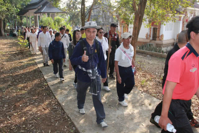 พุทธศาสนิกชน ร่วมเดินจาริกแสวงบุญตามรอยครูบาเจ้าศรีวิชัย