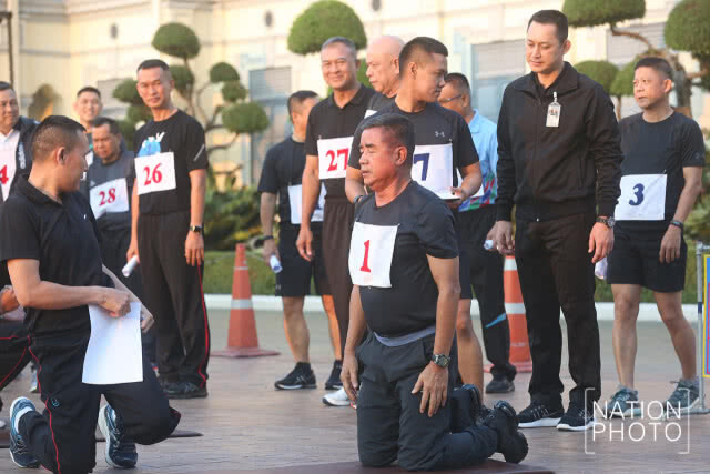 ผบ.ทบ. นำกำลังพล ทดสอบร่างกายนัดแรก ปี 61