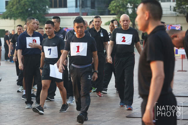 ผบ.ทบ. นำกำลังพล ทดสอบร่างกายนัดแรก ปี 61