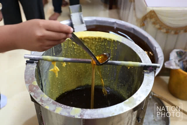 ปชช.จำนวนมาก หลั่งไหลทำบุญตักบาตร ปล่อยนกปล่อยปลาที่วัดหลวงพ่อโต