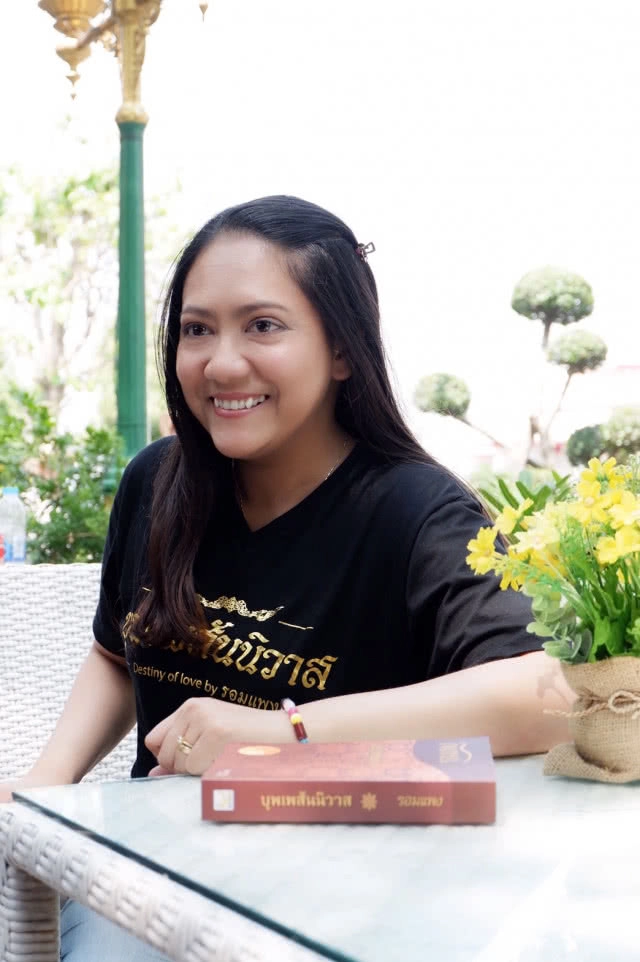 ออเจ้าฟีเวอร์!! "รอมแพง" ผู้ประพันธ์บุพเพสันนิวาส ขนลุกละครปังเกินคาด