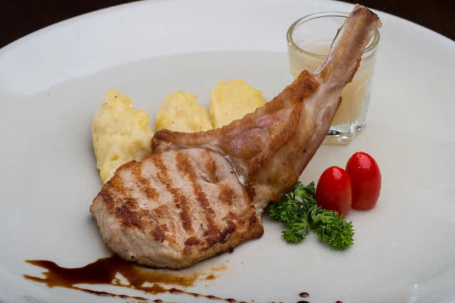 Chic-in : หลบความวุ่นวายไปพัก ณ ริเวอร์แคว ‘Away Kanchanaburi Dheva
Mantra Resort and Spa’